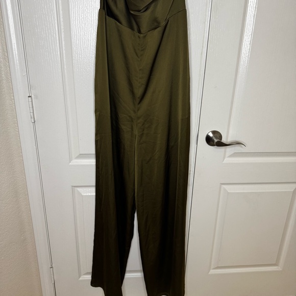 Fame & Partners Thais Wide-Leg Olive Jumpsuit - Picture 4 of 7